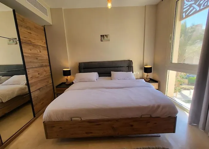 Mangroovy Serinity 2br Pool View Apartment *